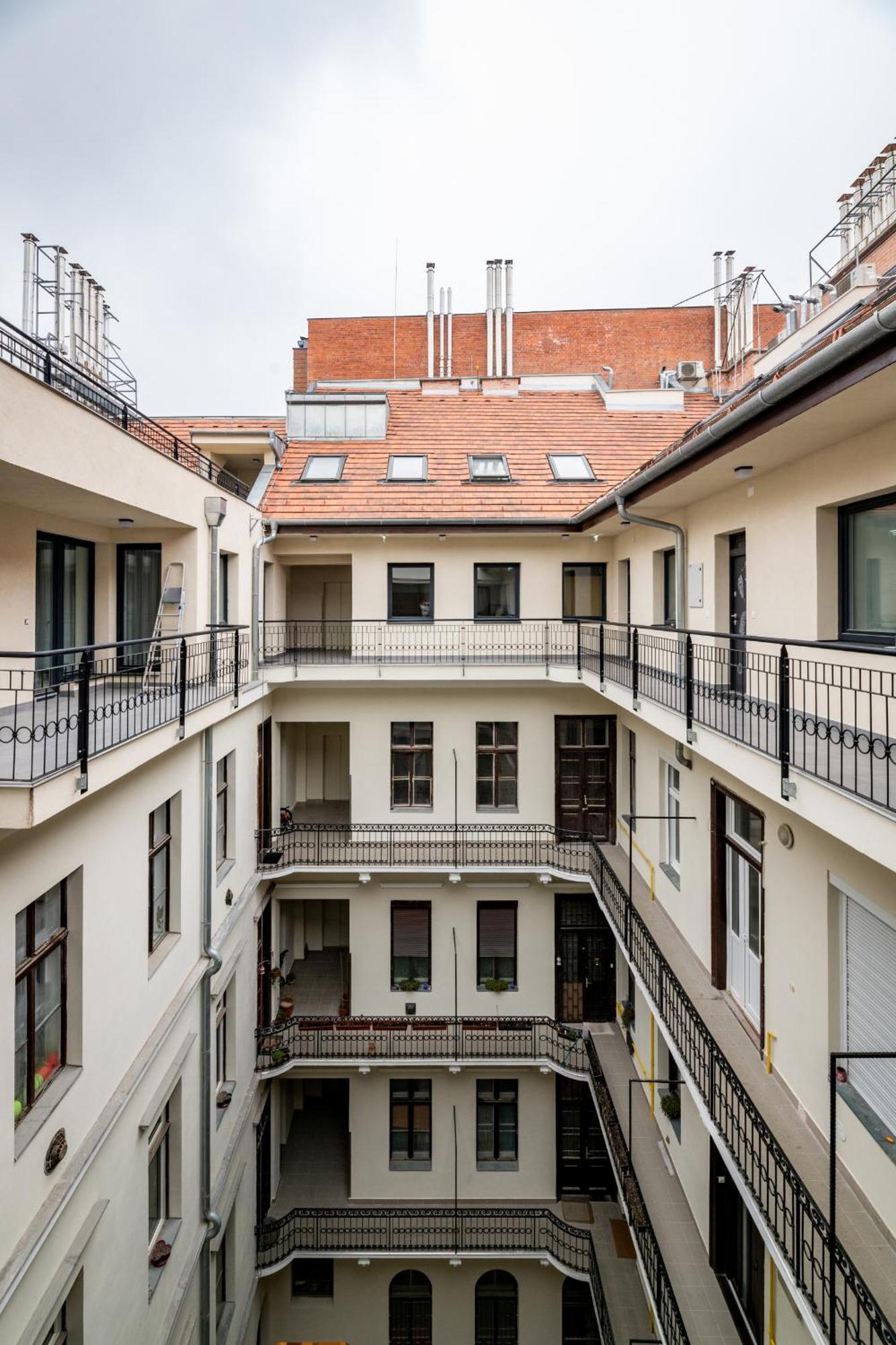 Luxury Tropical Apartment At Budapest Exterior photo